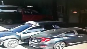 Otomobil içerisindeki 150 bin TL'yi çalan hırsızlar kameraya yakalandılar