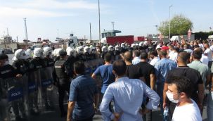 Oturma eylemi yapan minibüsçülere polis müdahalesi