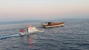 107 göçmenin bulunduğu tekne balık çiftliği kafesine çarptı