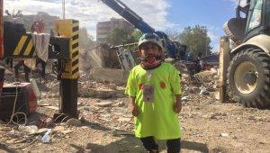 98 santim boyu ile İzmir'deki arama kurtarma ekibine katıldı