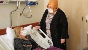 Bakan Selçuk, depremzedeleri yalnız bırakmadı