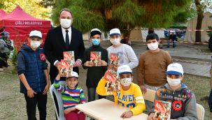 Başkan Gümrükçü Ata’yı depremzede çocuklarla andı