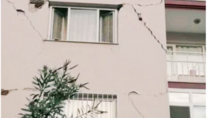 Bayraklı'da vatandaş ile bakanlık arasında anlaşmazlık: Çatlaklar olan binalara 'Hasarsız' veya 'Az hasarlı' raporu verildi