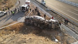 Beton mikseri viyadükten düştü: 1 ölü
