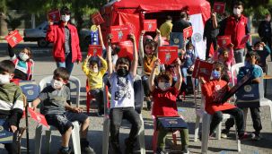 Buca'da minikler çadır kentten Ata’ya selam durdu