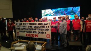 Büyükşehir Meclisi'nde gerilim: İşçiler salonu bastı!