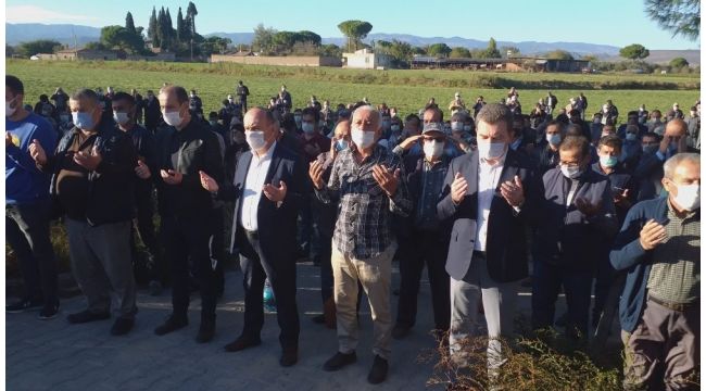 Depremde hayatını kaybeden yaşlı kadın Bergama'da toprağa verildi