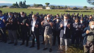Depremde hayatını kaybeden yaşlı kadın Bergama'da toprağa verildi