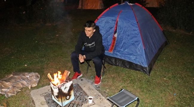Depremden bir gün önce elektrik akımına kapılan genç, depremden de bir saniyeyle kurtuldu