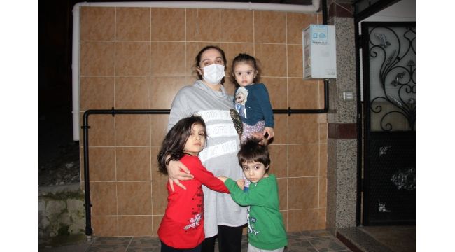 Dört çocukla enkaz altından kurtuldu