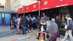 ‘Efsane Cuma' indirimleri vatandaşa sosyal mesafeyi unutturdu!