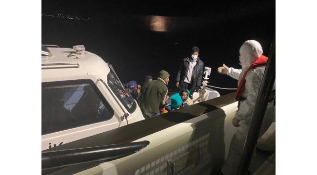 İzmir açıklarında 33 düzensiz göçmen kurtarıldı