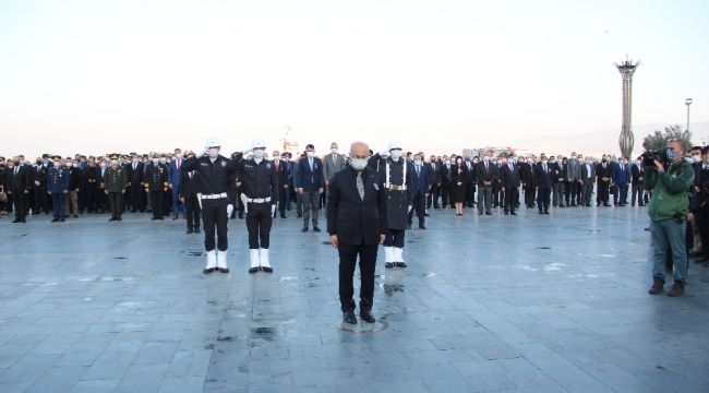 İzmir Atatürk'ü anıyor