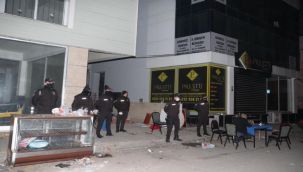 İzmir'de boşaltılan binaların çevresinde nöbet!