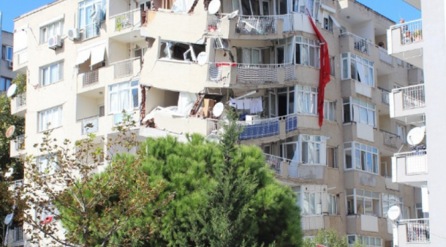 İzmir'de hasarlı binalar yağmalandı!