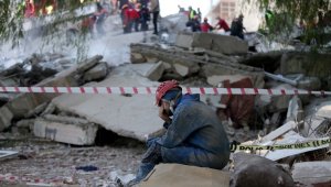 İzmir depreminde arama kurtarma personeli gözyaşlarını tutamadı
