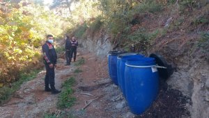 İzmir'de 890 litre kaçak içki ele geçirildi