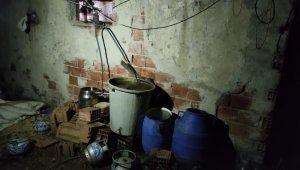 İzmir'de bin 35 litre sahte içki ele geçirildi