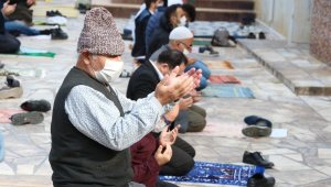 İzmir'de buruk cuma namazı