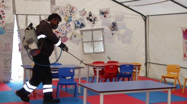 İzmir'de depremzedeler hem yaşam hem pandemi mücadelesi veriyor