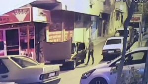 İzmir'de gezmek için 3 araç çaldılar, şansızlık yakalarını bırakmadı!