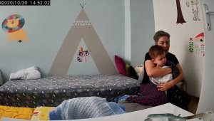 İzmir'deki depreme uykuda yakalanan çocuğunu böyle korudu!