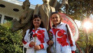 İzmir'in ilçelerinde saat 09.05'te hayat durdu