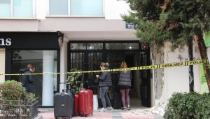 İzmir'in lüks semtindeki bina, çatlaklar nedeniyle boşaltılıyor