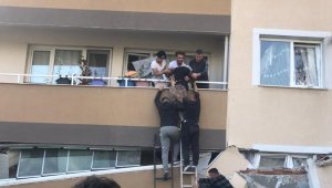 Kahraman Filistinli genç, depremde enkaz altında kalanları kurtardı