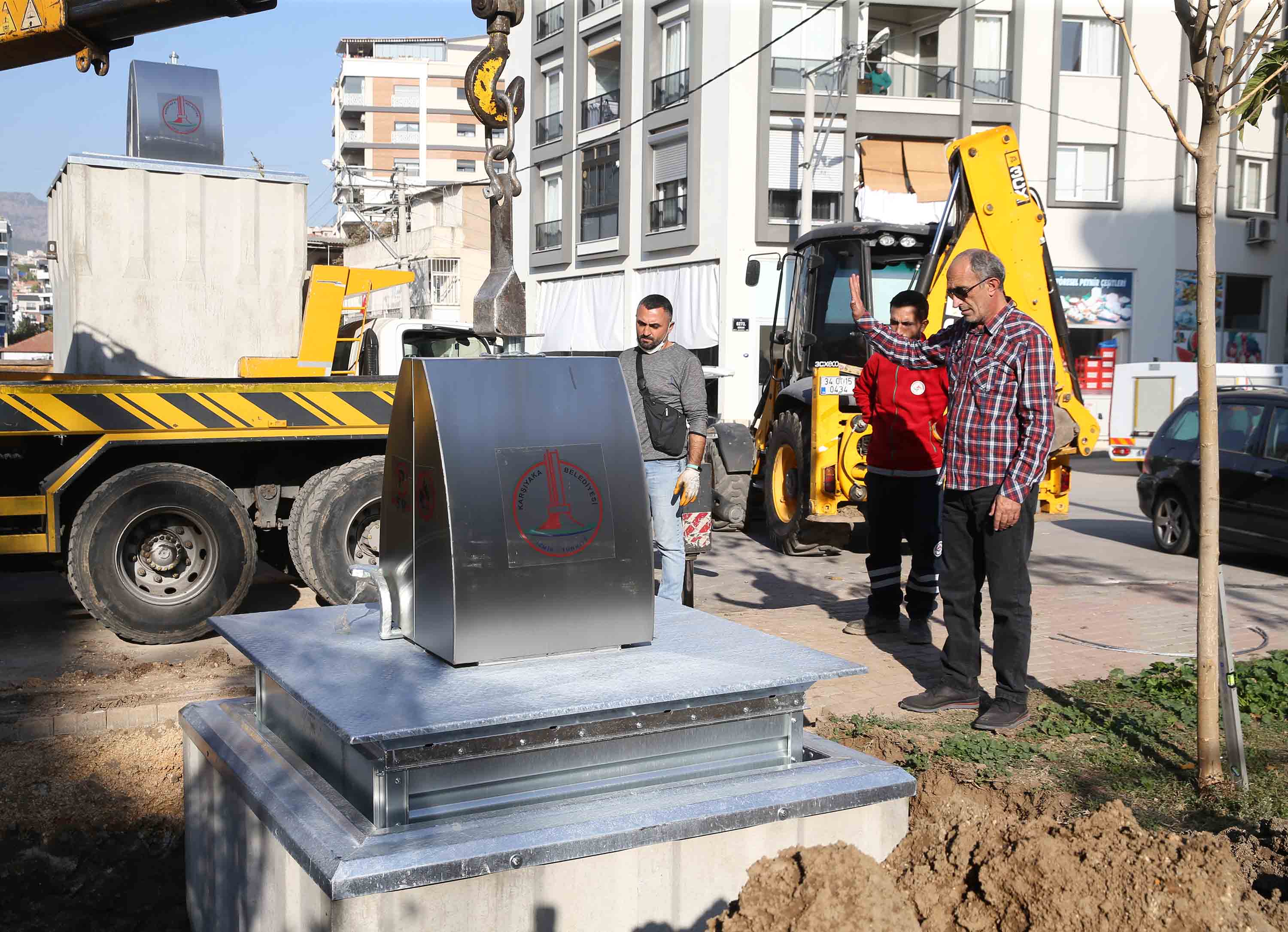 Karşıyaka'da yer altı konteyner dönemi