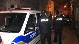 Kısıtlamada otomobili vermeyen abisini ve yengesini bıçakladı