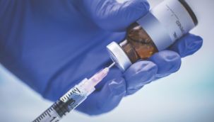 Pfizer ve BioNtech'in ürettiği Covid-19 aşısının yan etkilerini gönüllüler anlattı
