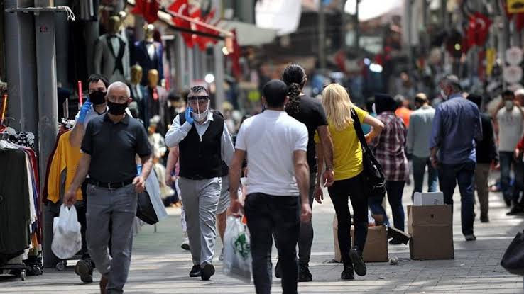 Prof. Dr. Tütün: 'Aşı olsa da olmasa da salgın kontrolden çıktı'