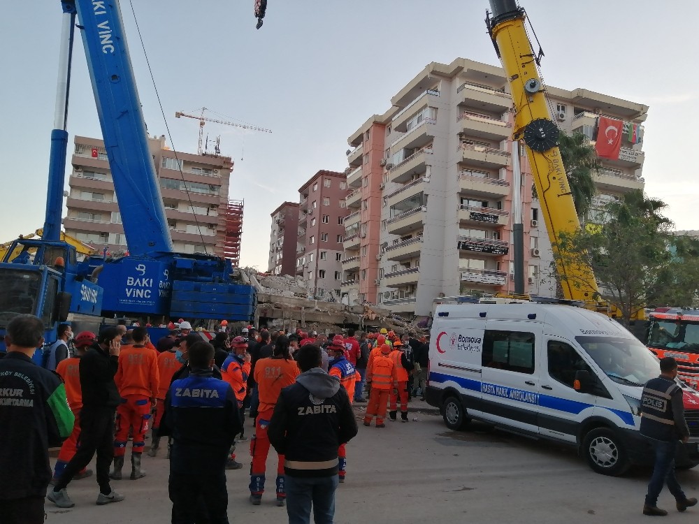 Rıza Bey Apartmanı'nda çalışmalar durduruldu
