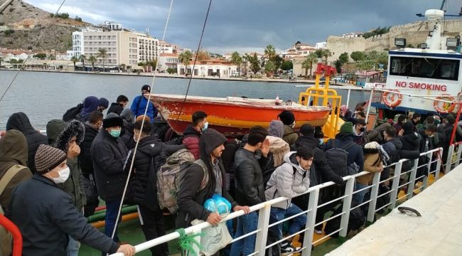 200'ün üzerinde göçmeni taşıyan gemi yakalandı