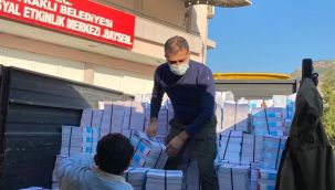 Başkan Sandal'dan BAYSEM'li öğrencilere sınava hazırlık kitabı