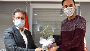 Bornova'da bir tweet kampanyaya dönüştü: 500 bin fav, 500 bin fidan