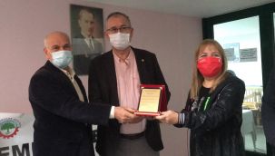 Emeklilerden Sertel’e teşekkür plaketi