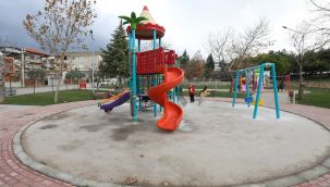 Gaziemir’in parklarındaki oyun grupları yenileniyor