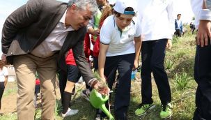 Güzelbahçe Belediyesi'nden ağaç dikim seferberliği