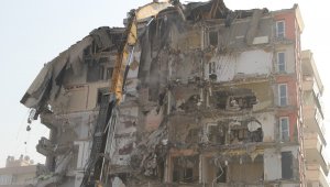 İzmir depreminin ardından ağır hasarlı binalardan 58'inin yıkımı tamamlandı