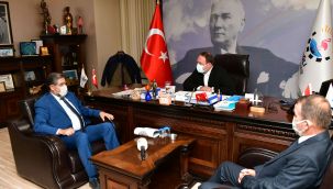 İzmir Servisçiler Odası'ndan Başkan Gümrükçü'ye teşekkür ziyareti