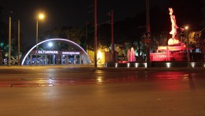 İzmir sokakları sessizliğe büründü