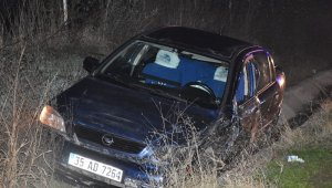 İzmir'de alkollü sürücü 2 araca çarpıp sulama kanalına düştü!