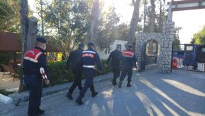 İzmir'de dolandırıcılık operasyonu: 6'sı kamu görevlisi 8 gözaltı