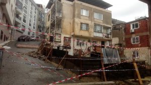 İzmir'de kayma riski bulunan binaya tahliye
