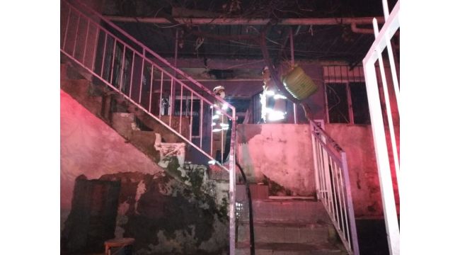 İzmir'de korkutan ev yangını