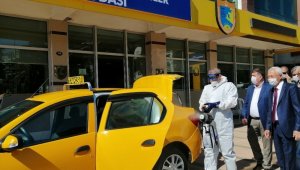 İzmir'de taksilere ayda 3 bin 200 litreden fazla dezenfektan