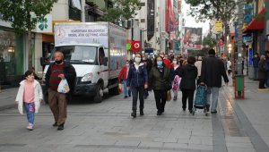 Karşıyaka Çarşı'da yılbaşı hareketliliği