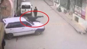 Komşu dehşeti! Kardeşleri bıçakladığı yetmedi otomobille çarptı
